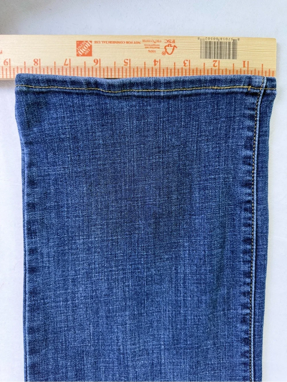 Levi's Women's Mid Rise Classic Straight‎ Medium Wash Blue Jeans